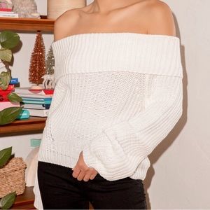 Lulu’s Carmichael Off the shoulder sweater NWT